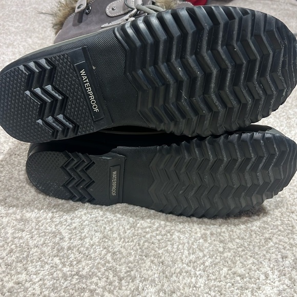 Sorel boots - Picture 3 of 5